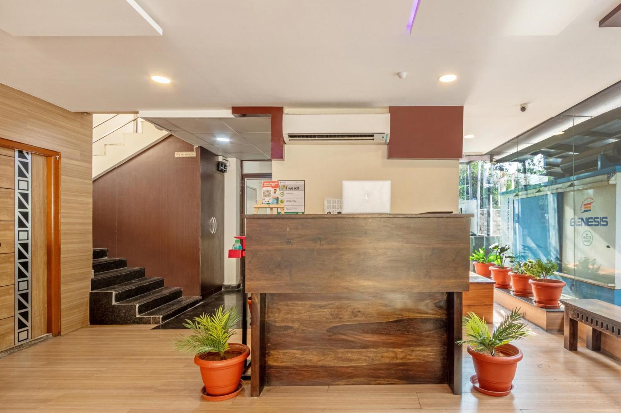 Treebo Purple Square Hotel ไฮเดอราบัด ภายนอก รูปภาพ