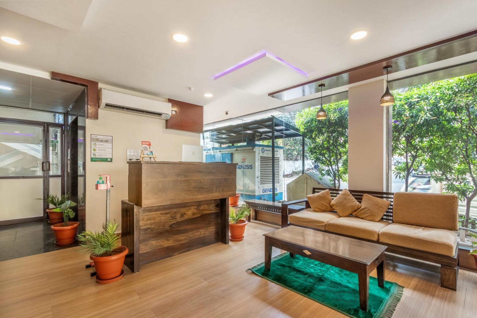 Treebo Purple Square Hotel ไฮเดอราบัด ภายนอก รูปภาพ