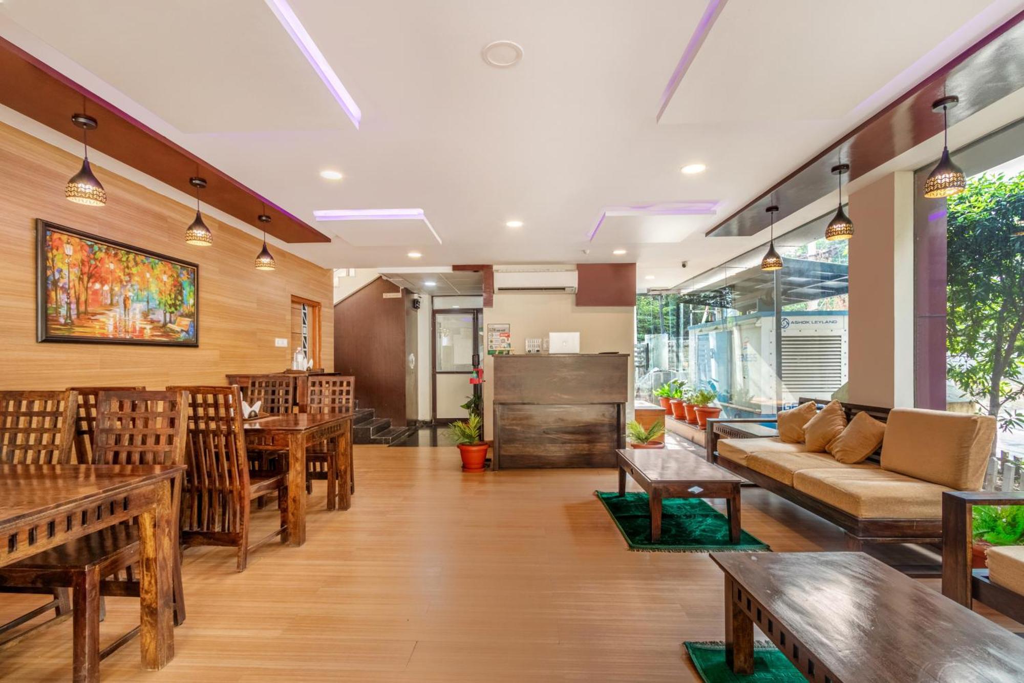Treebo Purple Square Hotel ไฮเดอราบัด ภายนอก รูปภาพ