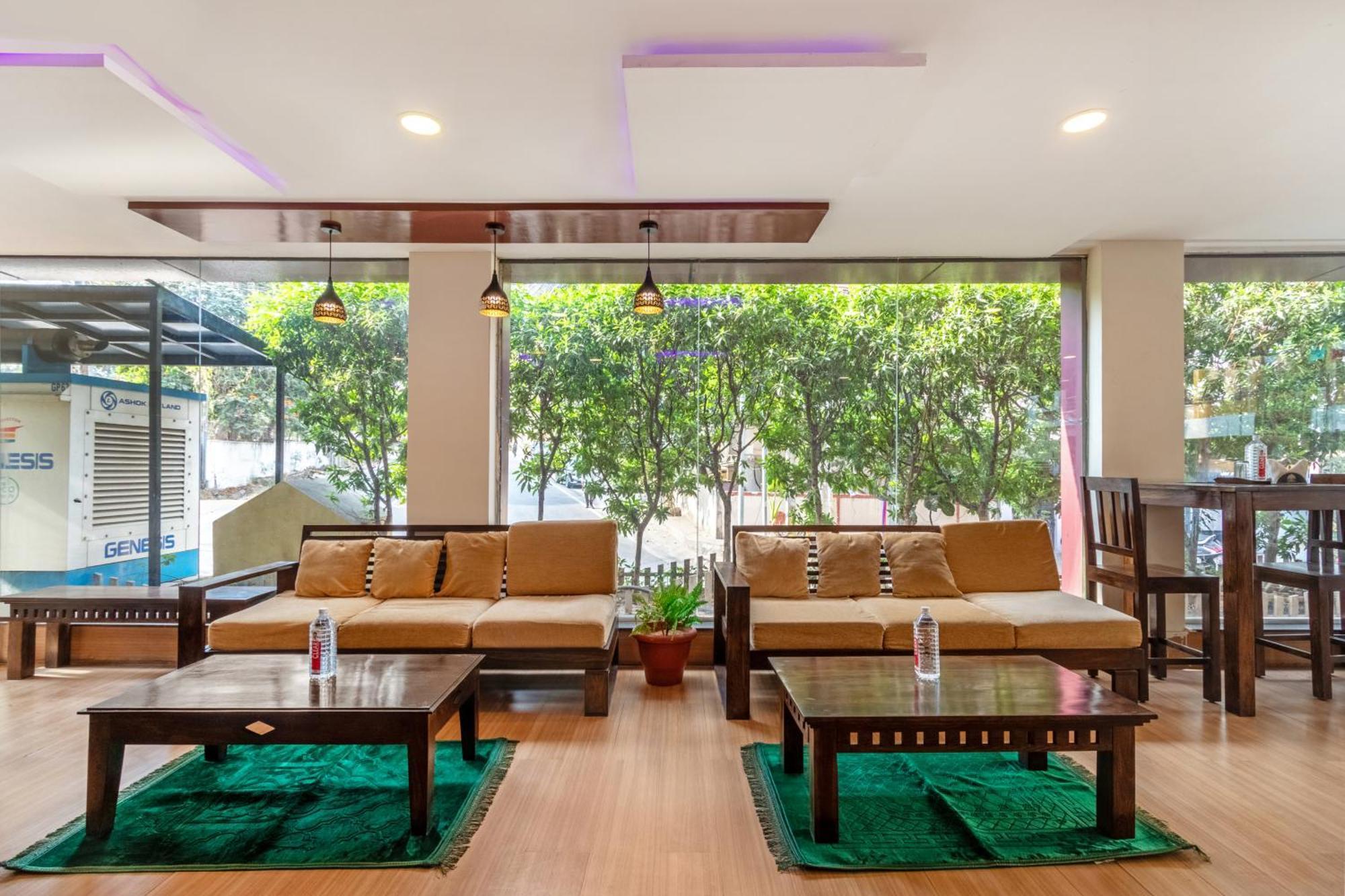 Treebo Purple Square Hotel ไฮเดอราบัด ภายนอก รูปภาพ