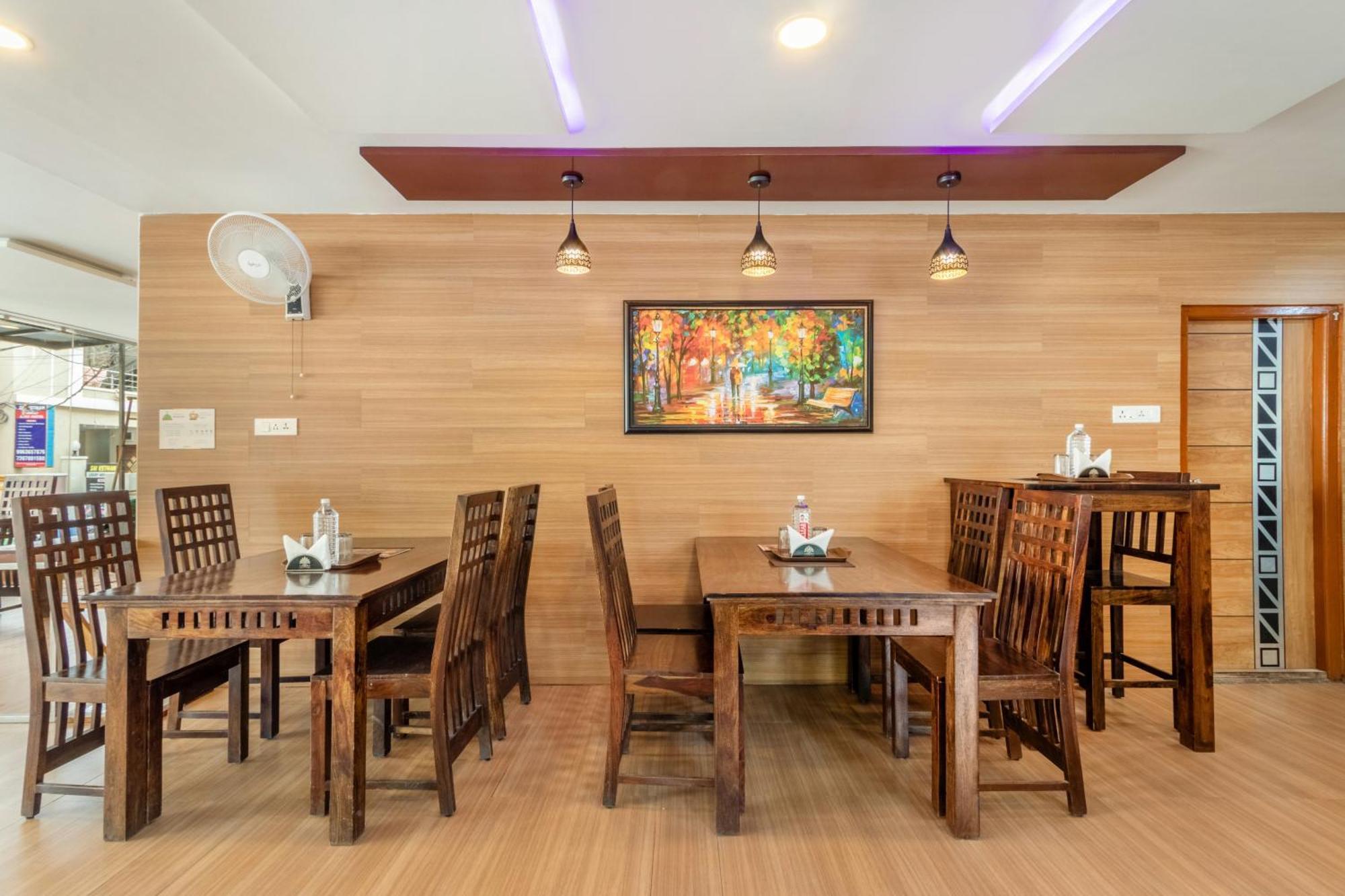 Treebo Purple Square Hotel ไฮเดอราบัด ภายนอก รูปภาพ