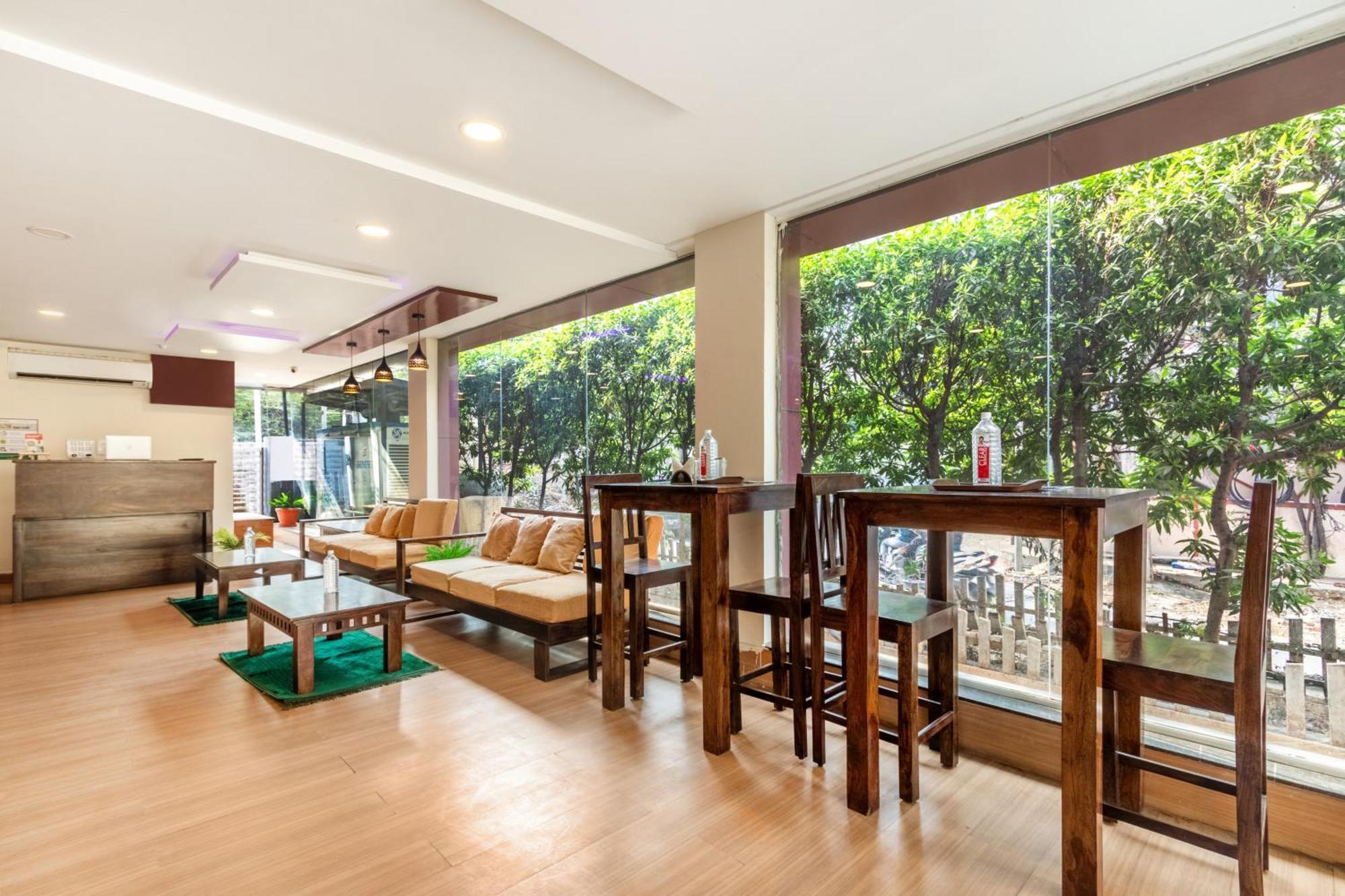 Treebo Purple Square Hotel ไฮเดอราบัด ภายนอก รูปภาพ