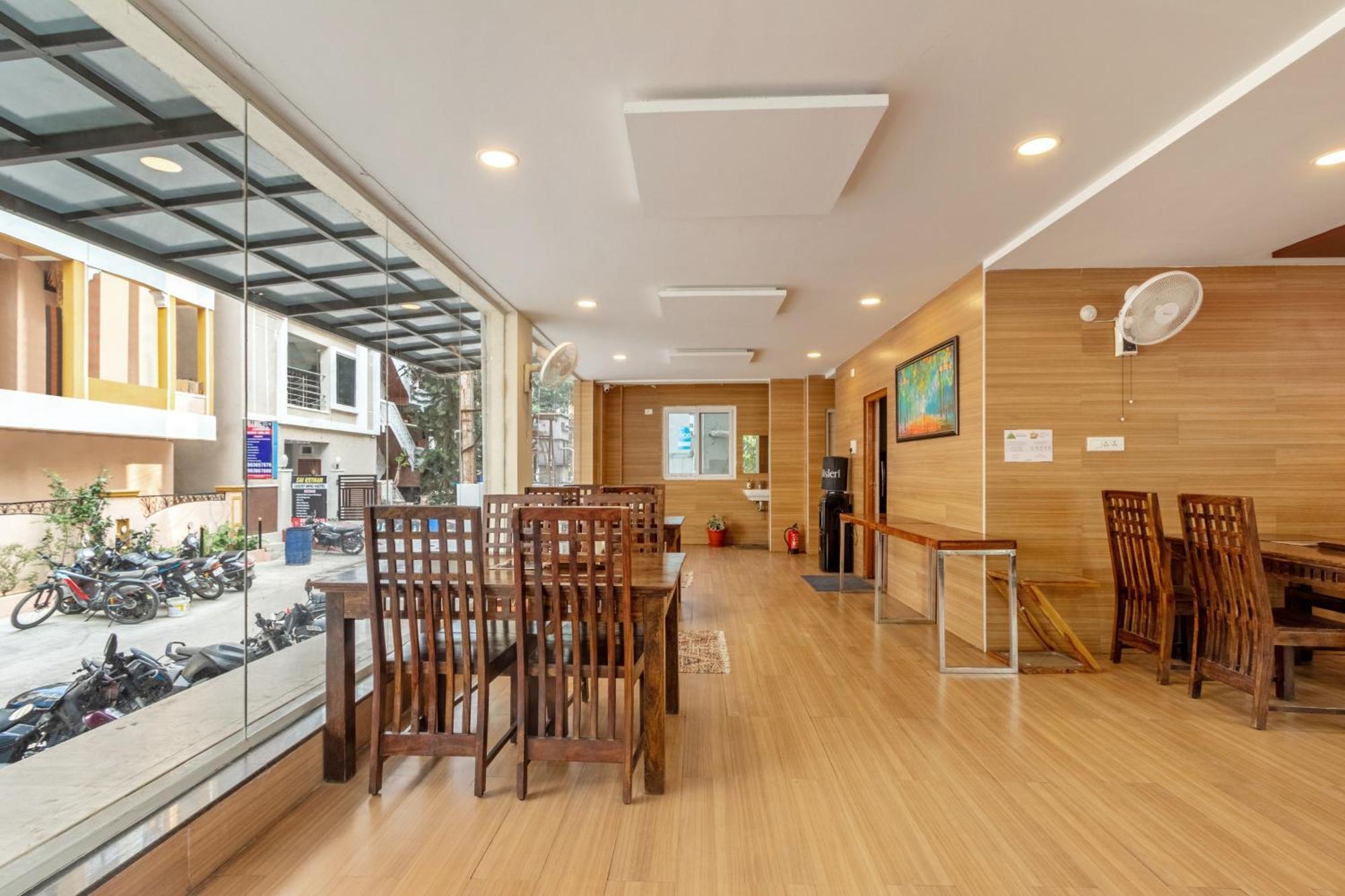 Treebo Purple Square Hotel ไฮเดอราบัด ภายนอก รูปภาพ